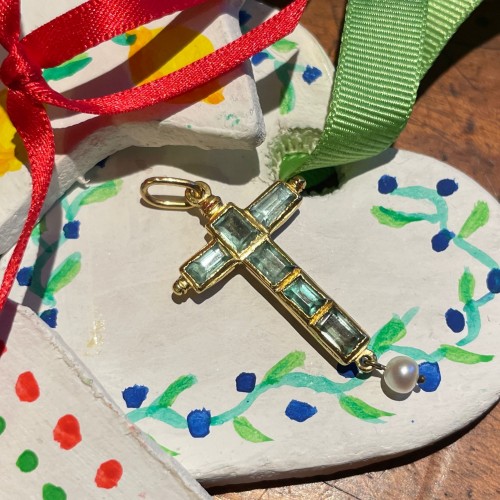 Antiquités - Pendentif croix en or et émail avec émeraudes taillées en table