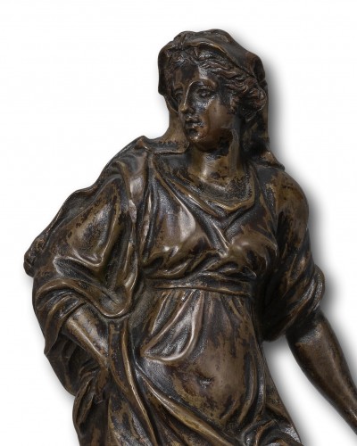Figure en bronze d'Omphale, France fin XVIIe début XVIIIe siècle - Sculpture Style 
