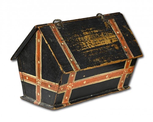 <= 16th century - Miniature painted beech casket dated 1592, Germany late 16th century