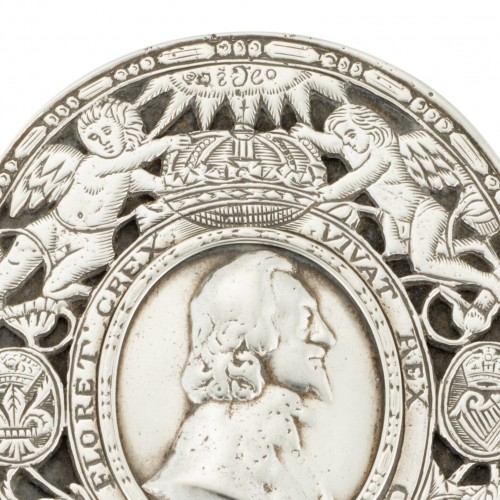 Boîte à tabac en argent commémorant le roi martyr Charles Ier (c.1600-1649). - 