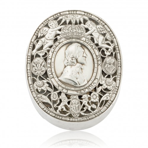  - Silver tobacco box commemorating the Martyred King Charles I (c.1600-1649).