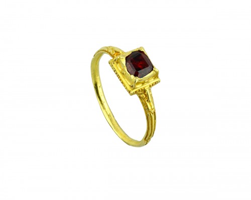 Renaissance gold ring with a table cut garnet, Western Europe late 16th ce