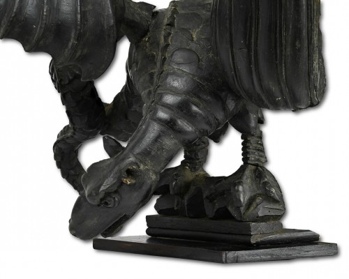 Objet de décoration  - Sculpture en bois noirci représentant un dragon, Angleterre 19e siècle