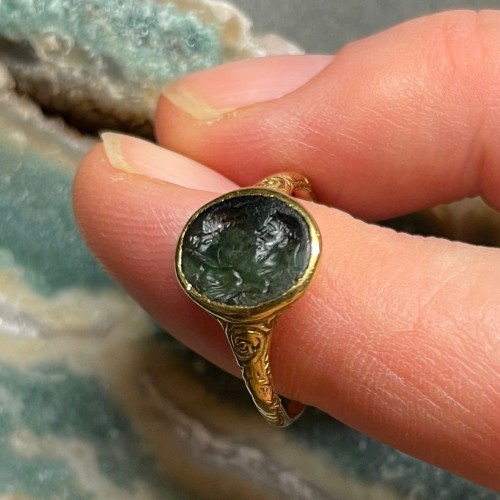  - Renaissance gold ring with an ancient plasma intaglio