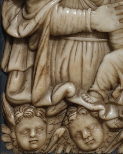 Relief en albâtre de la Vierge à l'enfant avec des anges, Espagne XVIe siècle - Matthew Holder