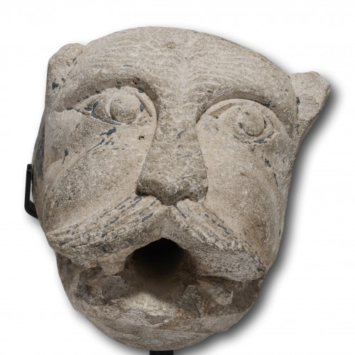 Sculpture  - Mascaron de fontaine romane à tête de lion XIIe siècle