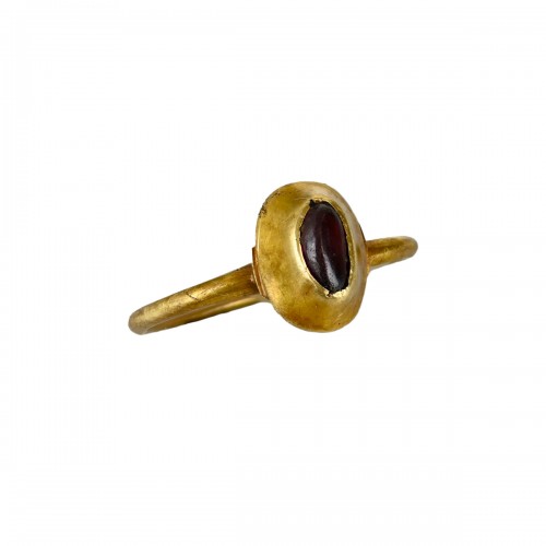 Medieval stirrup ring set with a cabochon garnet, England 13/14th century