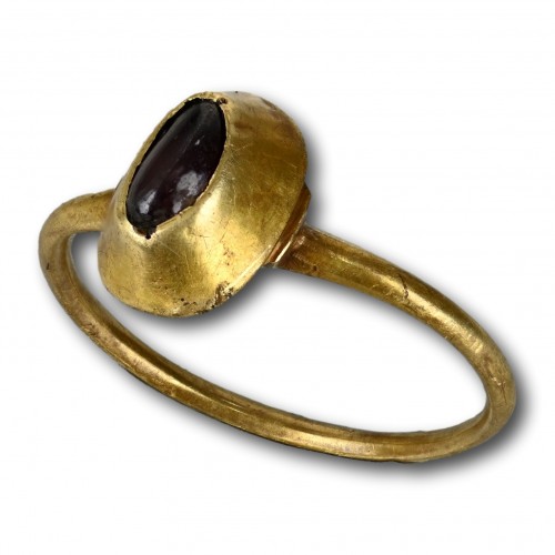  - Medieval stirrup ring set with a cabochon garnet, England 13/14th century