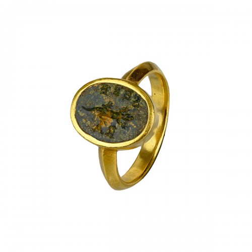 Gold ring with a magical jasper intaglio of a lizard. Roman, 2nd-3rd Centur