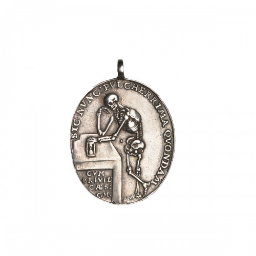 Médaille vanité en argent avec un squelette et un buste de femme, Allemagne XVIIe siè