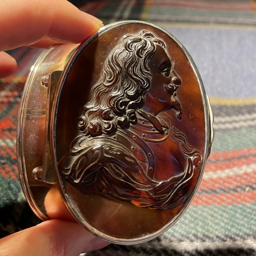 18th century - John Obrisset tortoiseshell snuff box of Charles Ist