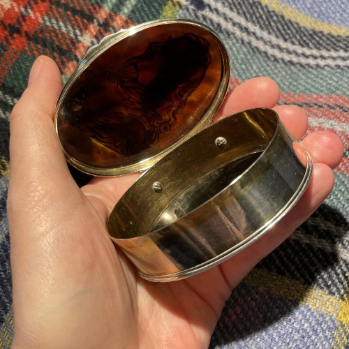 Antiquités - John Obrisset tortoiseshell snuff box of Charles Ist