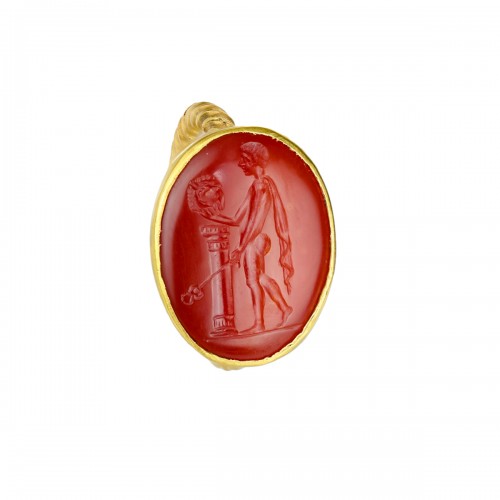 Bague en or avec une intaille en cornaline d'Hermès Kriophoros, 1er siècle av JC