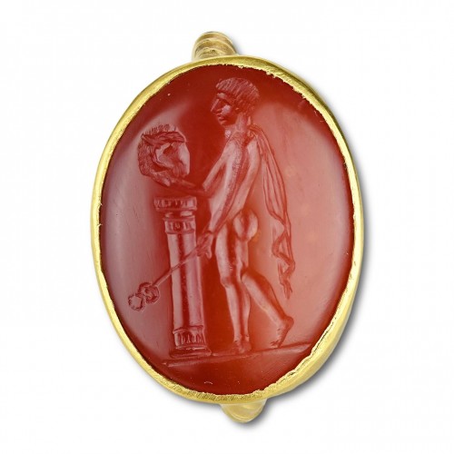 Bague en or avec une intaille en cornaline d'Hermès Kriophoros, 1er siècle av JC - 