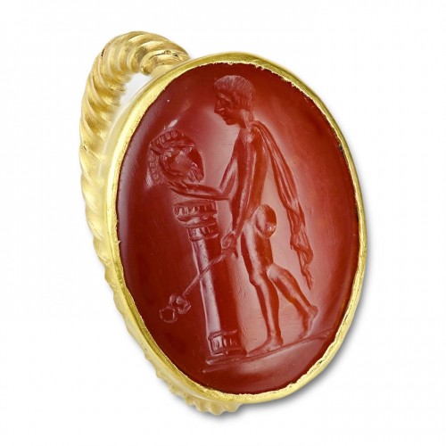  - Bague en or avec une intaille en cornaline d'Hermès Kriophoros, 1er siècle av JC
