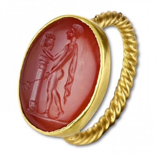Antiquités - Bague en or avec une intaille en cornaline d'Hermès Kriophoros, 1er siècle av JC