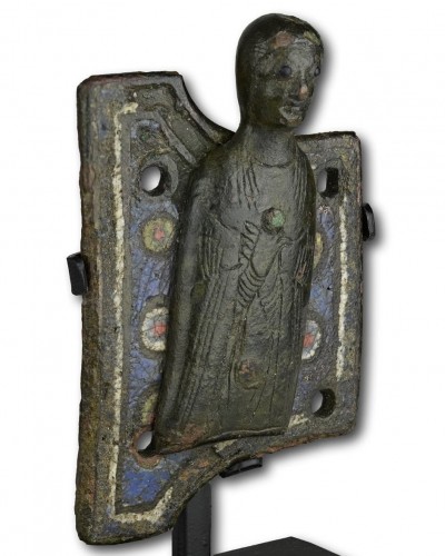 Appliqué en cuivre émaillé champlevé d'un Saint,  Limoges 13e siècle - Art sacré, objets religieux Style 