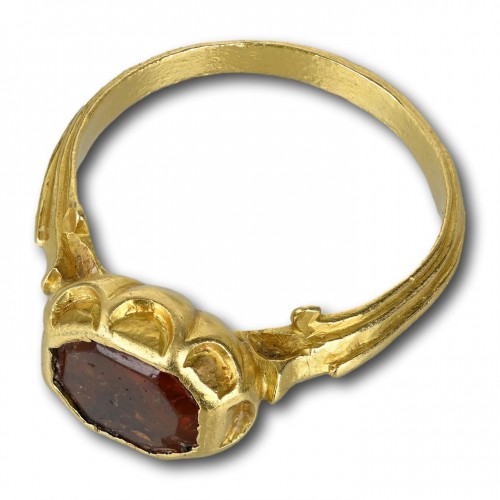 Bijouterie, Joaillerie  - Bague Renaissance en or avec un grenat hessonite