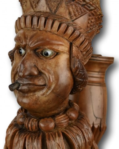 Objets de Curiosité  - Pipe coquilla figurative, Colonies françaises début du XIXe siècle