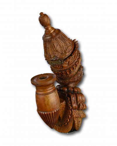 Antiquités - A figural coquilla pipe, French Colonies early 19th century