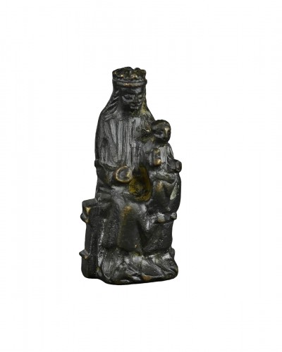 Figure en bronze de la Vierge à l'enfant assise,14e siècle