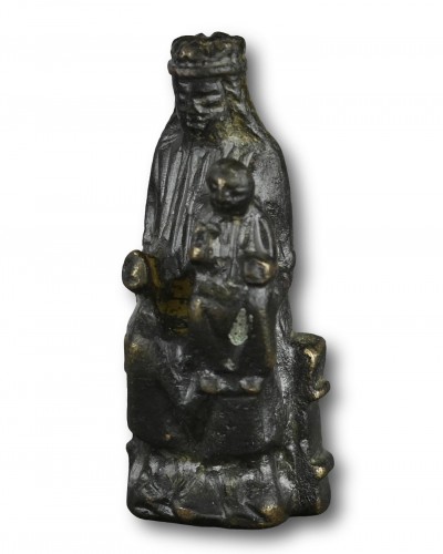 Art sacré, objets religieux  - Figure en bronze de la Vierge à l'enfant assise,14e siècle