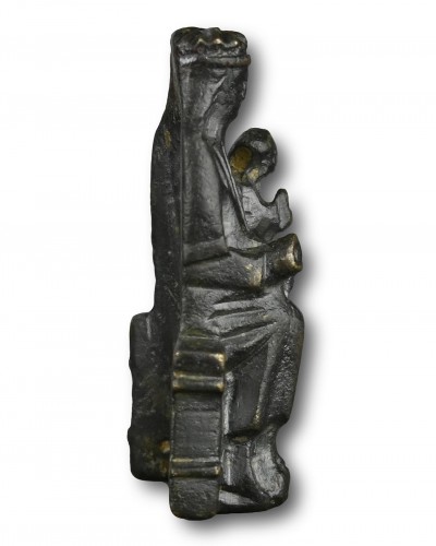 Figure en bronze de la Vierge à l'enfant assise,14e siècle - Matthew Holder