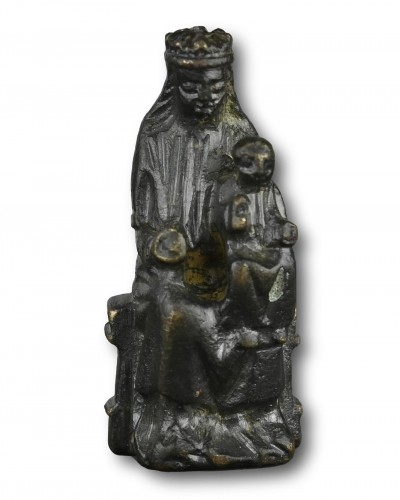 11th to 15th century - Bronze figure of the seated Madonna and child, 14th century