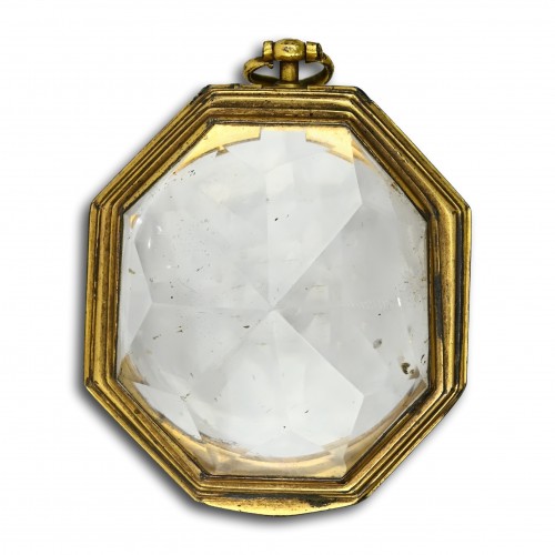  - Boîtier de montre de poche en métal doré monté en cristal de roche, France VIIIe siècle