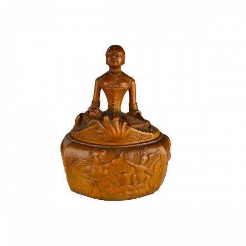 Boxwood snuff box of a lady with a pug