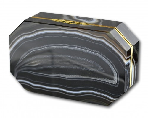 Antiquités - Fine gilt metal mounted specimen agate snuff box, 19th century