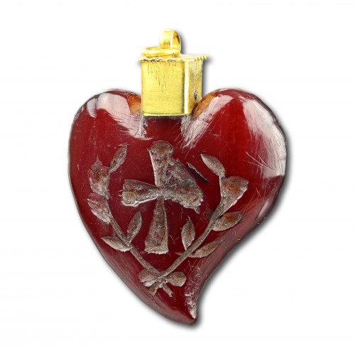 Pendentif coeur "sorcières" en ambre monté sur or, Europe du Nord XVIIe siècle. - Bijouterie, Joaillerie Style 
