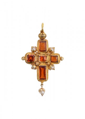 Gold hessonite garnet & pearl cross pendant, 16th century