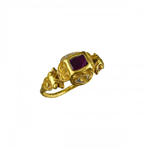 Renaissance gold and enamel ring set with a ruby