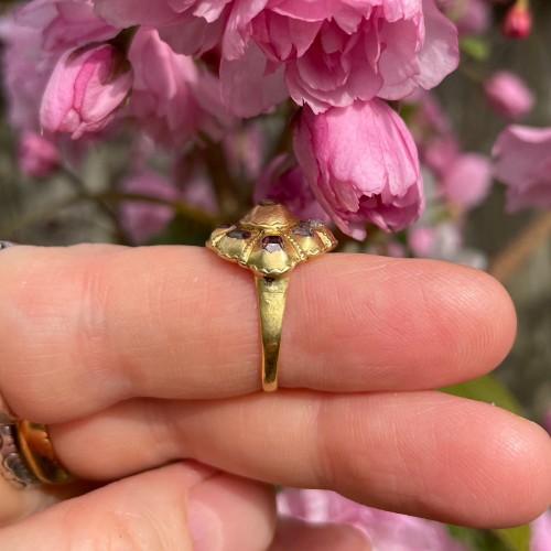 High carat gold and table cut diamond ring, late 17th century - 