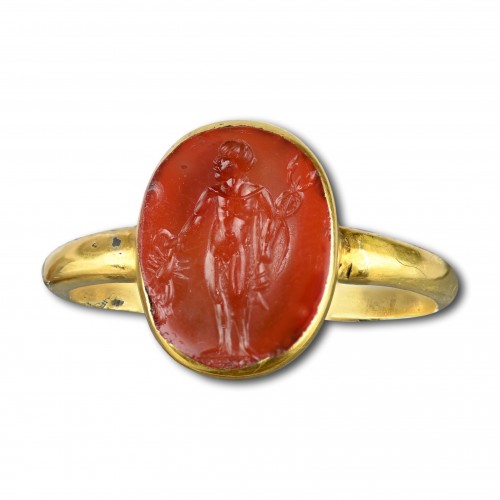 Gold ring set with a carnelian intaglio of the Roman God Mercury - Antique Jewellery Style 