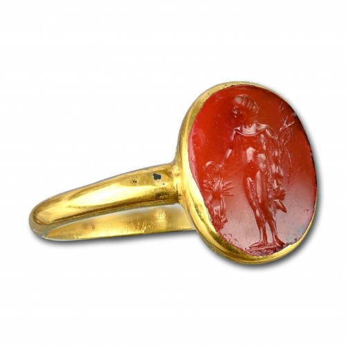 Antique Jewellery  - Gold ring set with a carnelian intaglio of the Roman God Mercury
