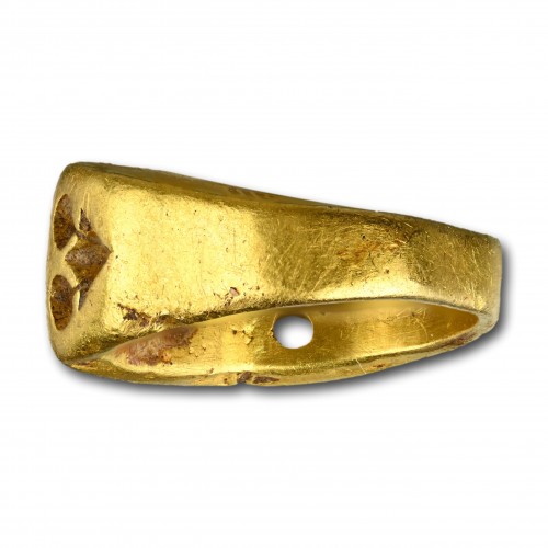 BC to 10th century - Gold ring engraved with the name LUPATUS, 3rd / 4th century 