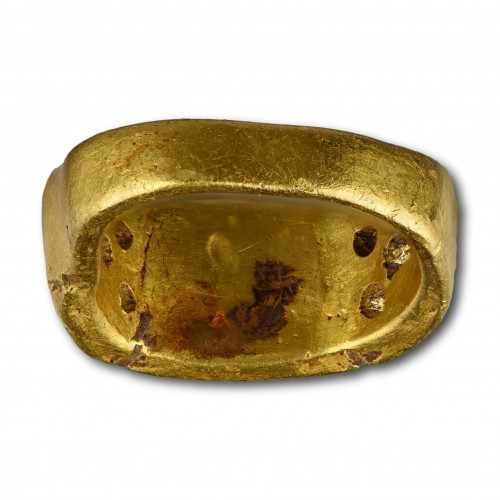  - Gold ring engraved with the name LUPATUS, 3rd / 4th century 