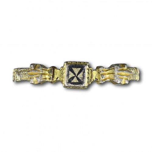 Medieval silver gilt and niello ring with dragons, 13th / 14th century - 