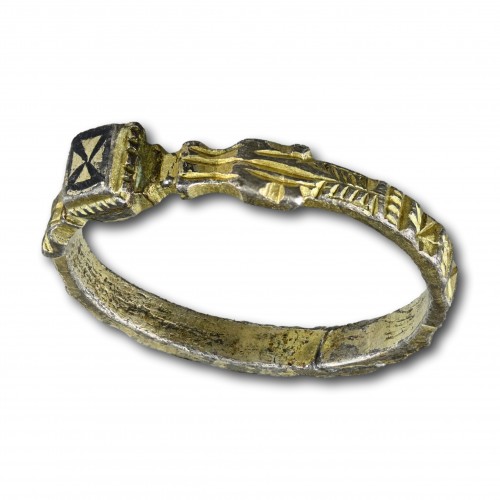 BC to 10th century - Medieval silver gilt and niello ring with dragons, 13th / 14th century
