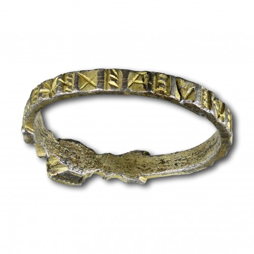  - Medieval silver gilt and niello ring with dragons, 13th / 14th century