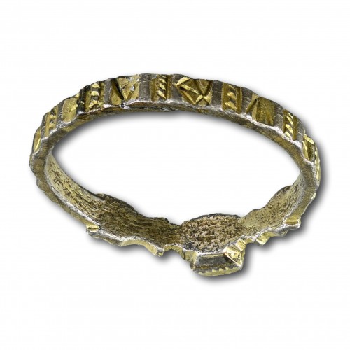 Antiquités - Medieval silver gilt and niello ring with dragons, 13th / 14th century