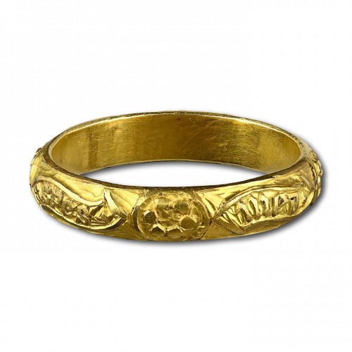 11th to 15th century - Gold posy ring engraved with black letter, 15th century
