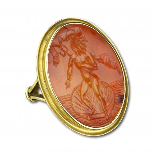 Antique Jewellery  - Gold ring with a carnelian intaglio of Neptun,. Italy early 19th century