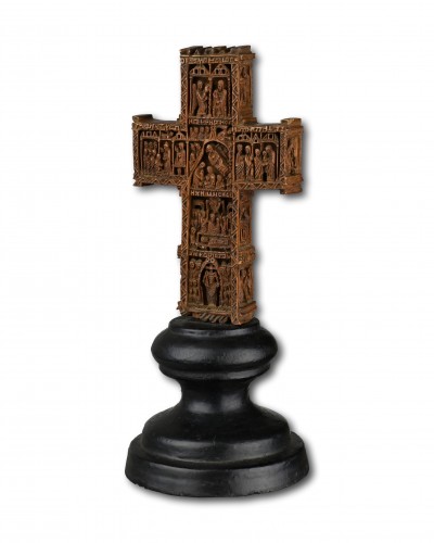 Exceptionnelle croix de bénédiction en bois de cyprès. Atelier du Mont Athos, XVIIIe - Matthew Holder