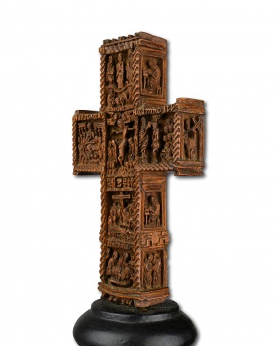 XVIIIe siècle - Exceptionnelle croix de bénédiction en bois de cyprès. Atelier du Mont Athos, XVIIIe