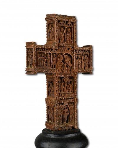  - Exceptionnelle croix de bénédiction en bois de cyprès. Atelier du Mont Athos, XVIIIe
