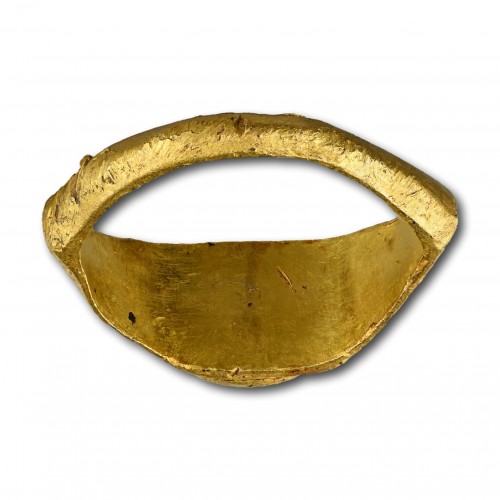 BC to 10th century - Ancient gold talismanic ring with inscriptions, 3rd - 4th century AD