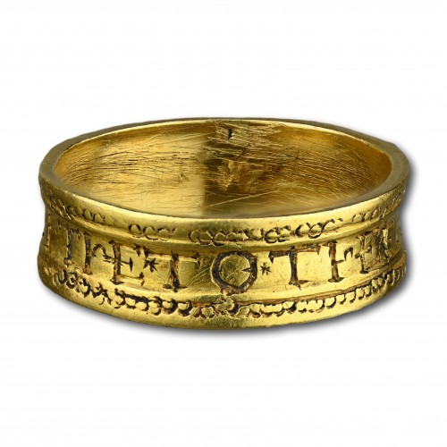 Bague Tudor en or avec bouquet et fede « BERE FAITHE TO THE FAITHFUL ». - Matthew Holder